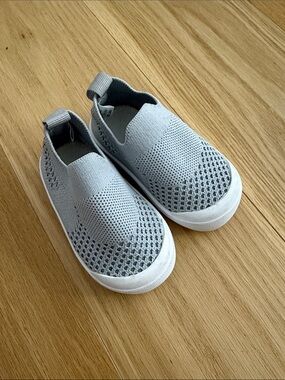 BMCiTyBM kids Slip-On Knit Sneakers - Light Gray size 5